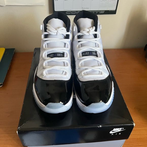 Air Jordan 11 Retro - Picture 12 of 13